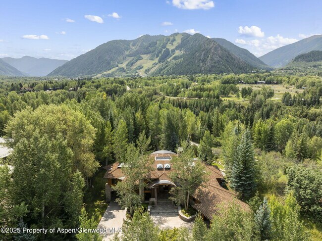 Building Photo - 715 Willoughby Way