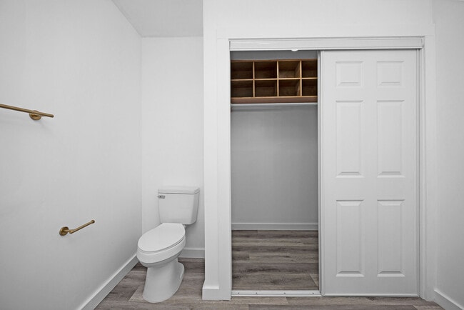 Building Photo - 2001 New Glendale Rd