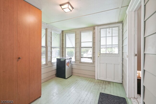 Building Photo - 21 Spier Dr