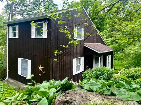 Primary Photo - 8 Sunset Dr