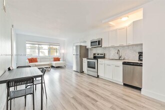 Building Photo - 1275 Marseille Dr