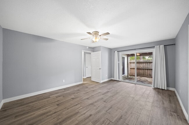 Building Photo - 8 Hideaway Dr