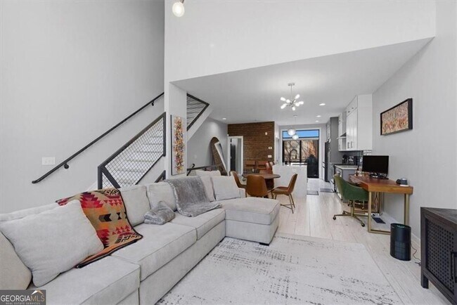 Building Photo - 1250 Breuer Mews NW