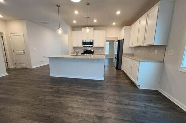 Building Photo - 4Bed/3.5Bath 3190 sq ft home located in the Falls