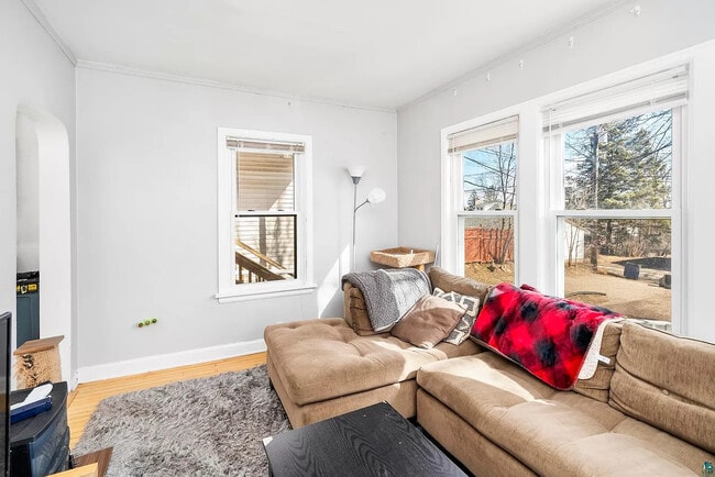 Building Photo - 2114 E 4th St