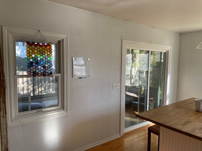 Kitchen. - 826 Hall St