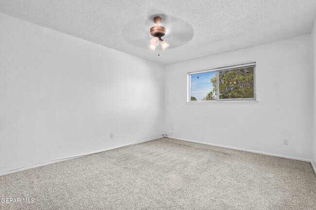 Building Photo - 244 Paso Noble Dr