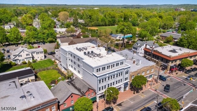 Building Photo - 246 Main St