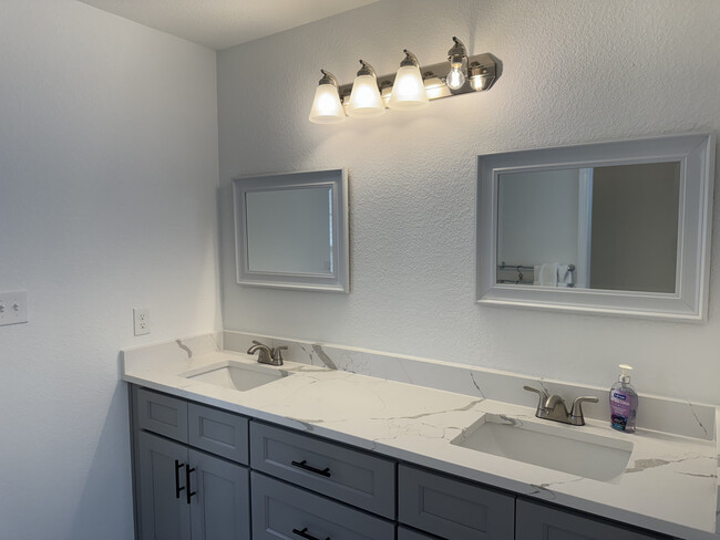 Master Bathroom - 4425 Coltrane Ave