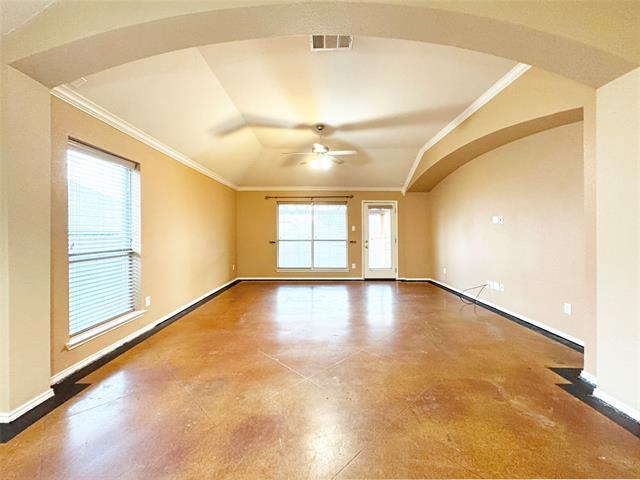 Building Photo - 724 Red Elm Ln