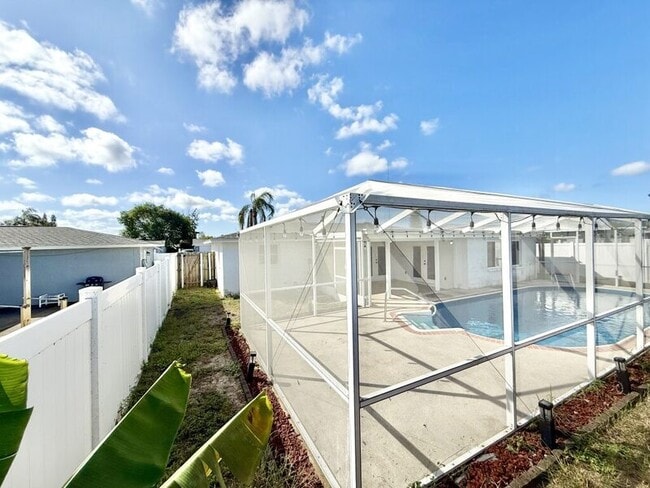 Building Photo - 3411 Cincinnati Dr