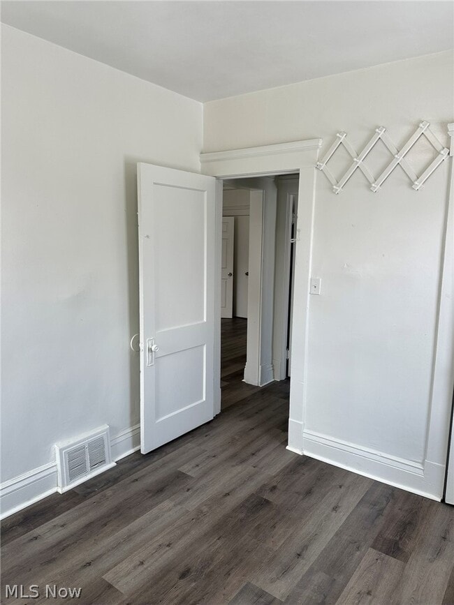 Building Photo - 3384 W 63rd St