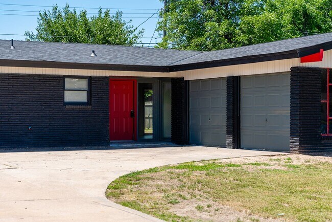 Building Photo - Fully Renovated 3-Bedroom Home in Bethany ...