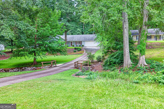Building Photo - 129 Springbrook Dr