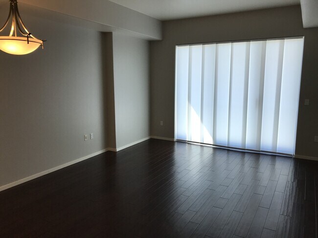 Building Photo - Gorgeous One Las Vegas Unit on the 9th Floor