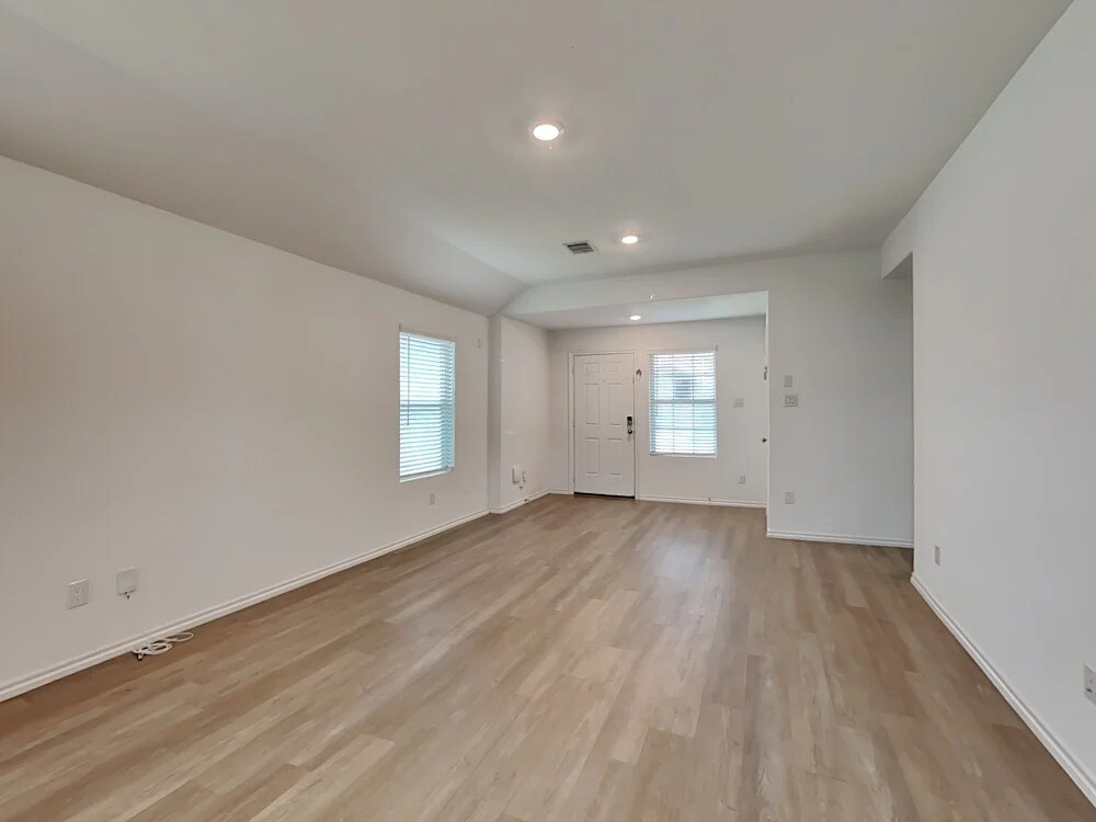 Building Photo - 24123 Mustang Run Dr