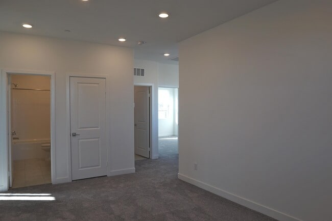 Building Photo - 35505 Sereno Ln