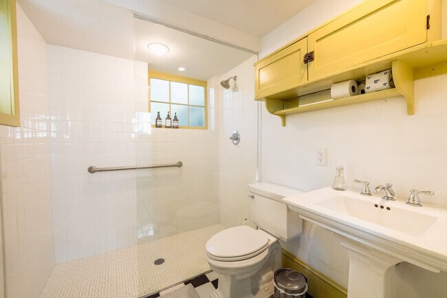 Building Photo - 1357 Canal Rd