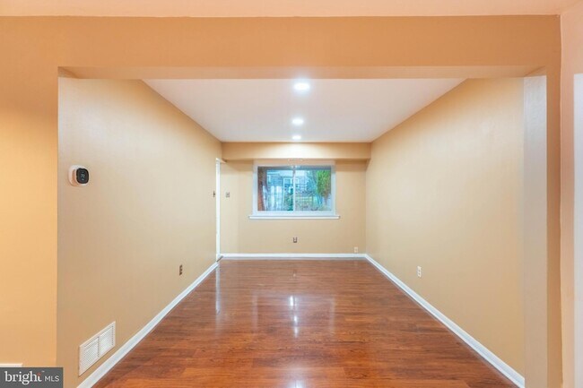 Building Photo - 3338 Carroll Ct