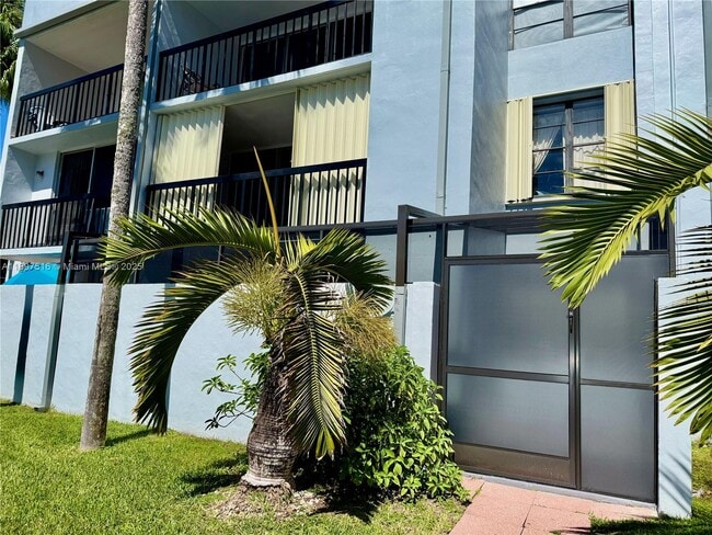 Building Photo - 10825 SW 112th Ave