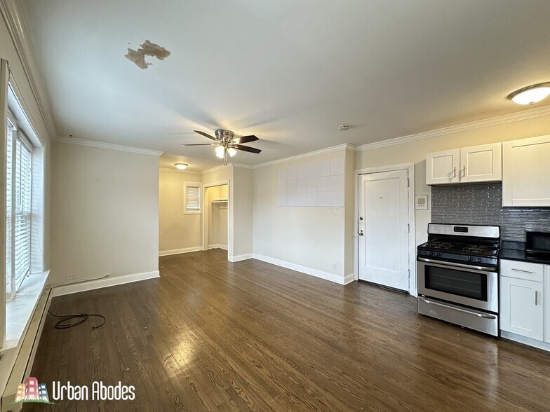 Building Photo - 2133 N Dayton St