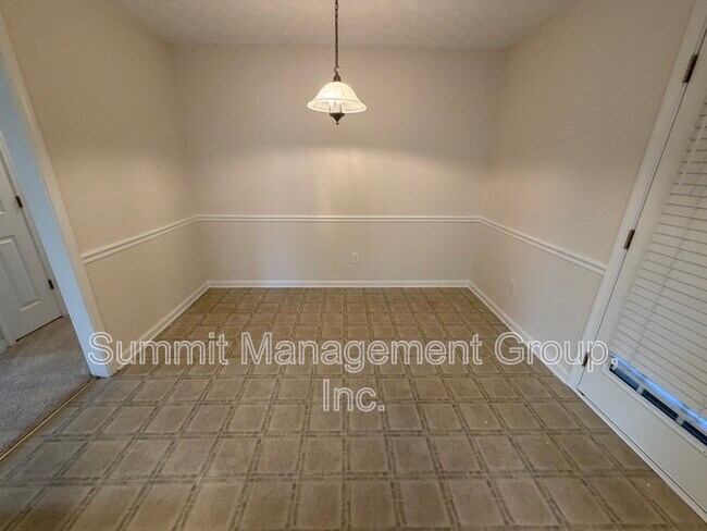 Building Photo - 155 Shadowbrook Trce