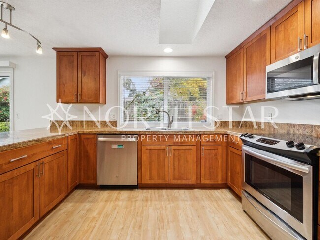 Building Photo - Beautifully Maintained Single-Level Home with Modern Touches