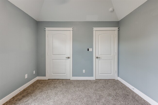 Building Photo - 4927 E Ridge Creek Dr