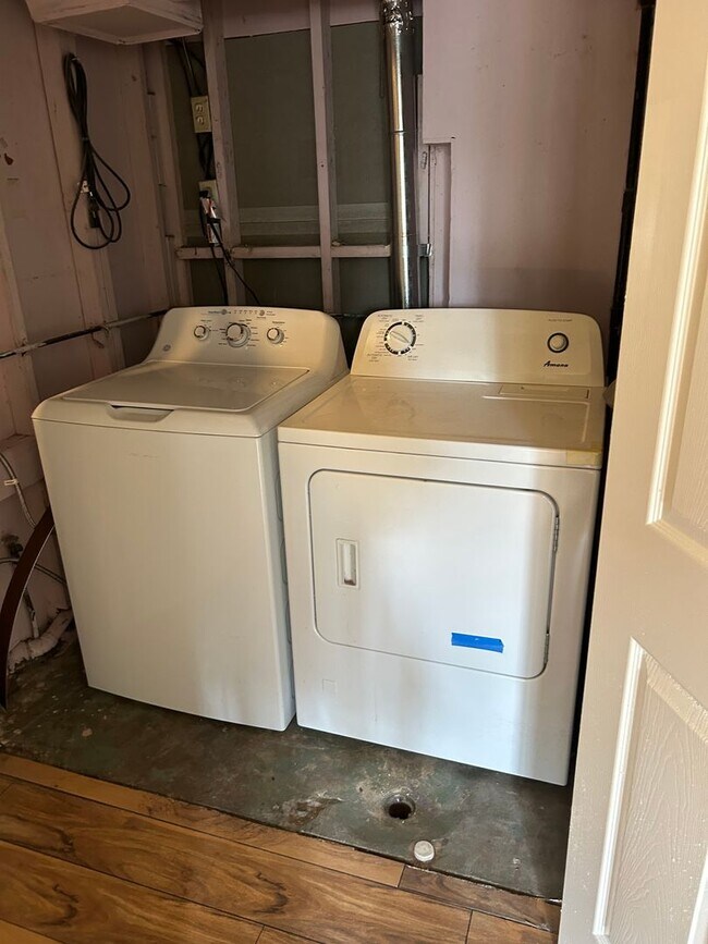 Building Photo - Contact Peggy 501 676 1758