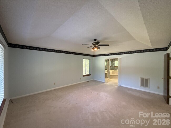 Building Photo - 13930 Idlewild Rd