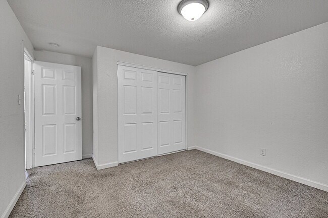 Building Photo - $1,375.00  - 2 Bedrooms, 1 Bathroom, Condo in Denver with Cozy Carpet!