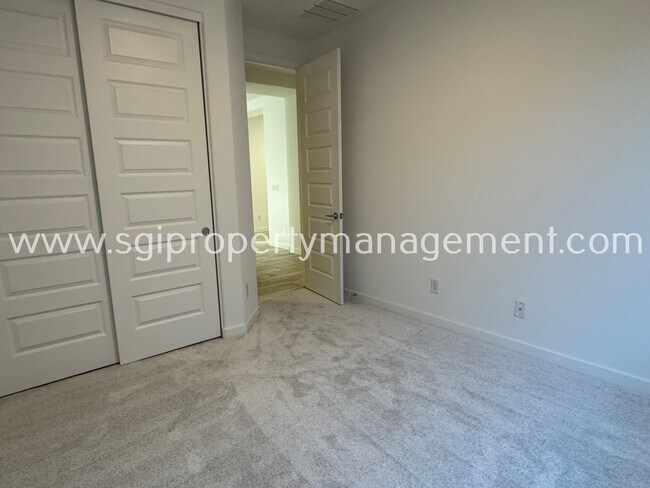 Building Photo - 16949 W Evergreen Rd