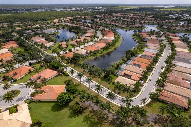 Building Photo - ** REFLECTION LAKES ** 4 BED / 2 BATH - PO...