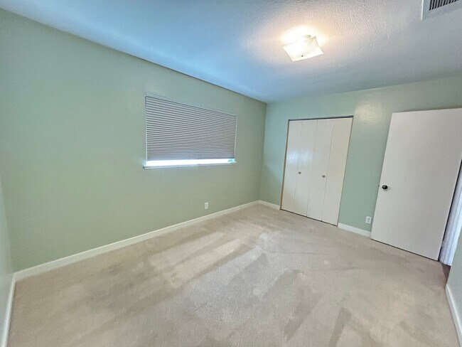 Building Photo - Upgraded Single Story Home No HOA!