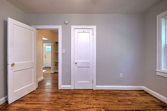 Building Photo - 608 Forest St