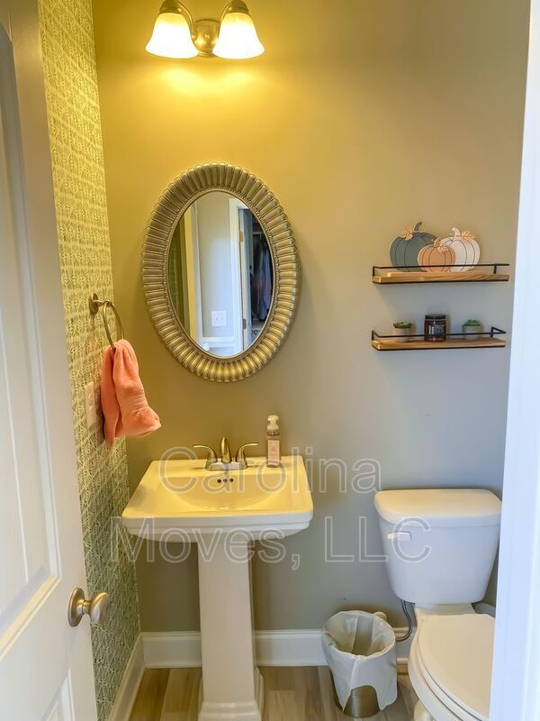 Building Photo - 489 Berry Shoals Rd