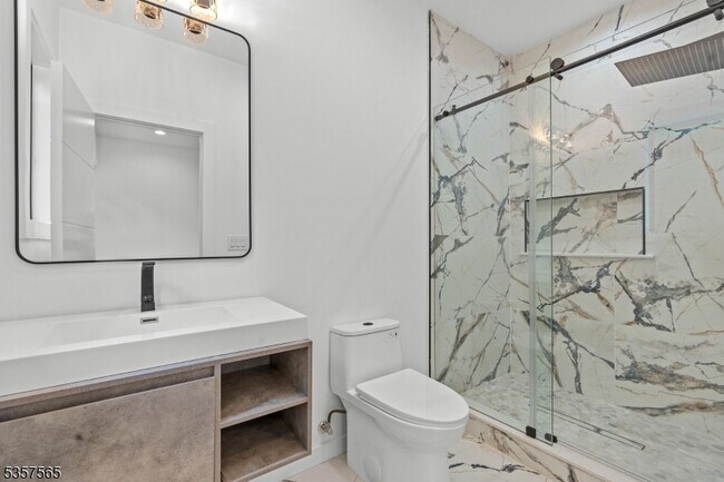 Building Photo - 148 Great Hills Rd