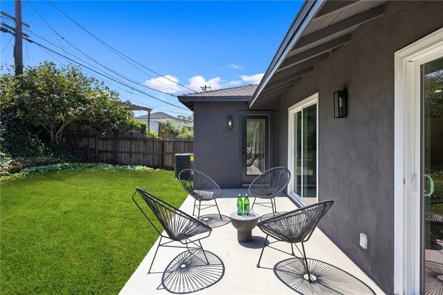 Building Photo - 3518 S Burnside Ave