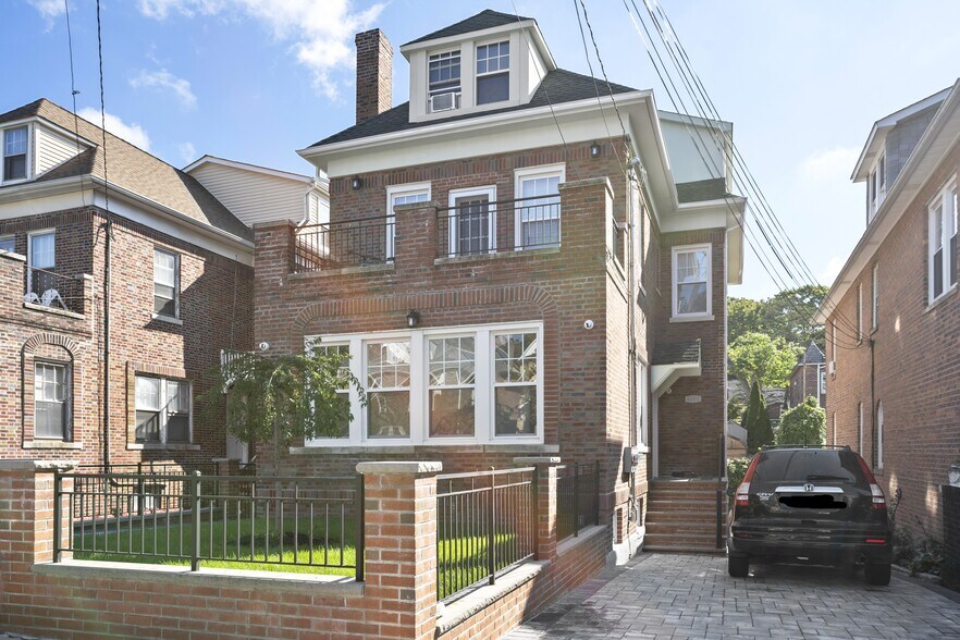 Building Photo - 6158 Liebig Ave