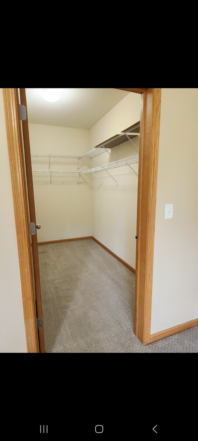 Building Photo - 1547 Millbrook Dr