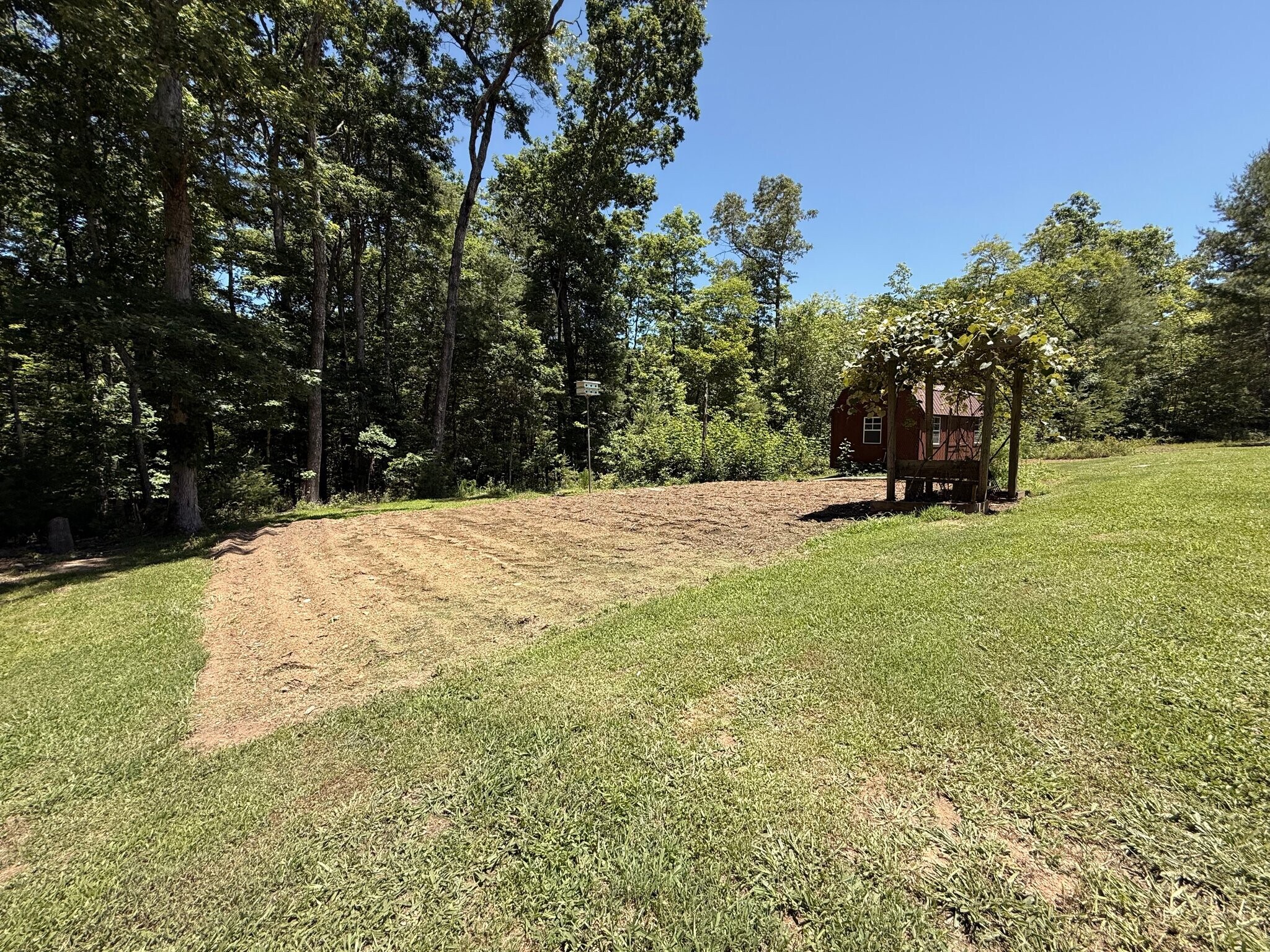 Building Photo - 303 Pine Ln