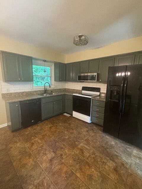Building Photo - 704 Candle Ridge Ct