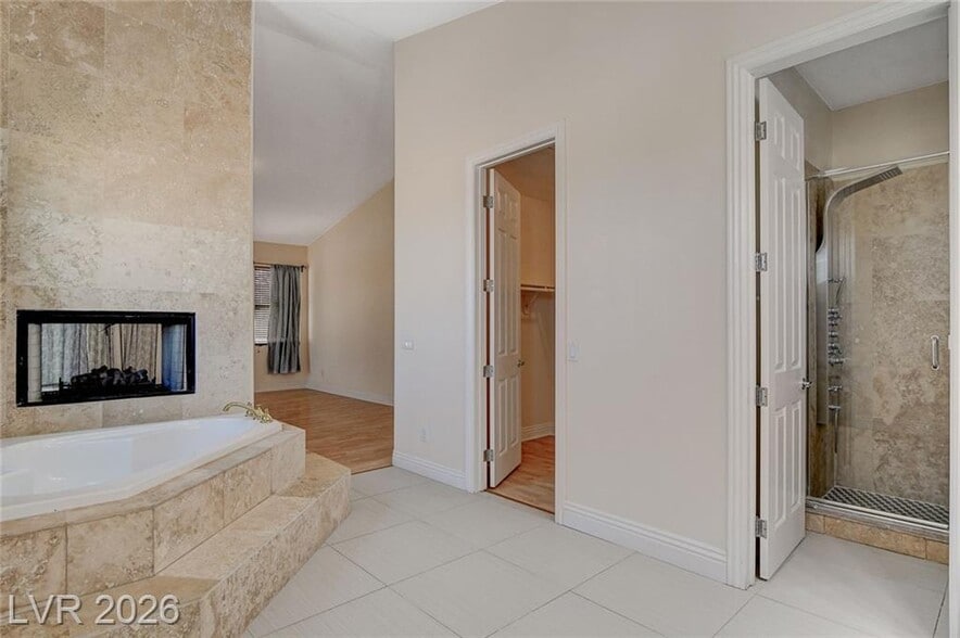 master bathroom - 2554 Regency Cove Ct