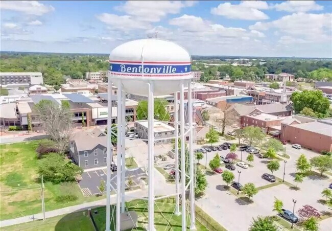 Building Photo - 805 SW Sandrock Rd