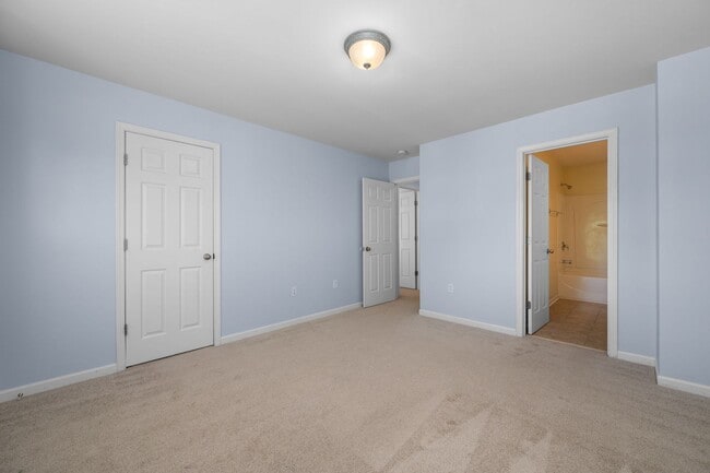 Building Photo - Creekside at Brentwood!