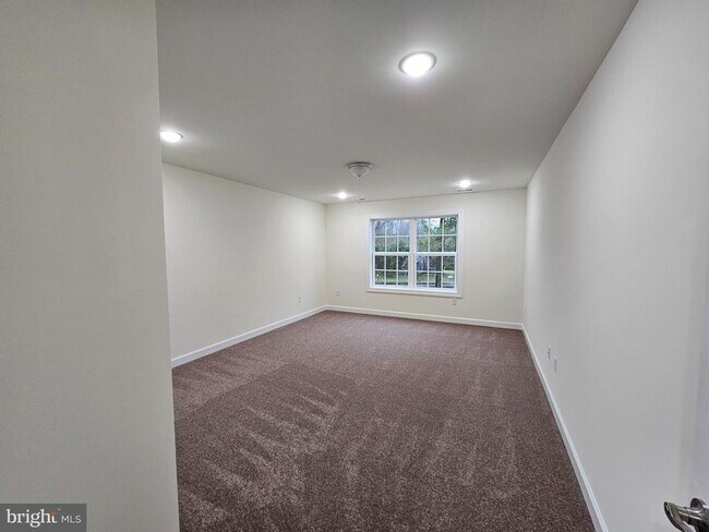 Building Photo - 6 Valhalla Ct