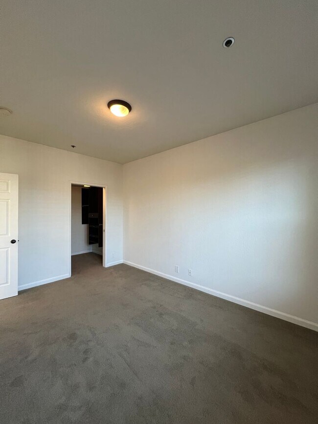 Building Photo - 609 Pacific Ave