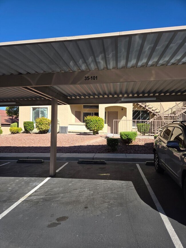 Building Photo - Spacious 3 bedroom 2 bath upgraded condo