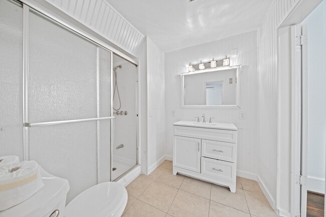 Building Photo - 2823 Bernardo De Galvez Ave