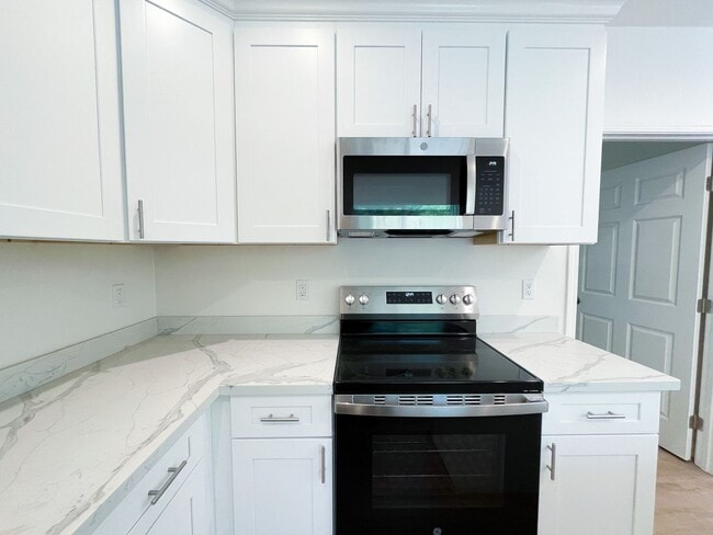 Building Photo - 225 Mortimer Ln